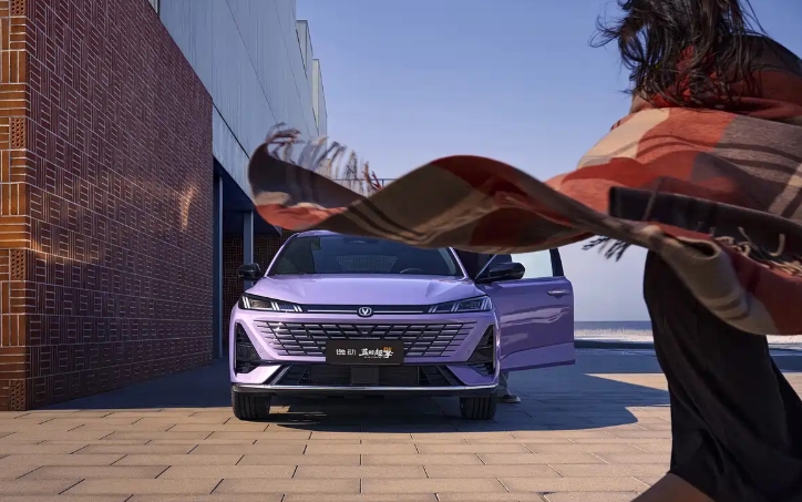 长安逸动蓝鲸拖车挂钩超擎官图 城区油耗2.98L/100km 将于北京车展发布